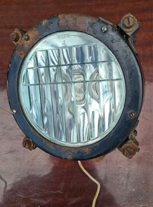 Фара ФГ - 127 танкова фара