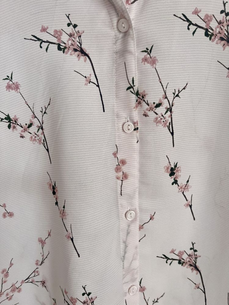 Pudroworóżowa koszula w kwiatki Reserved
