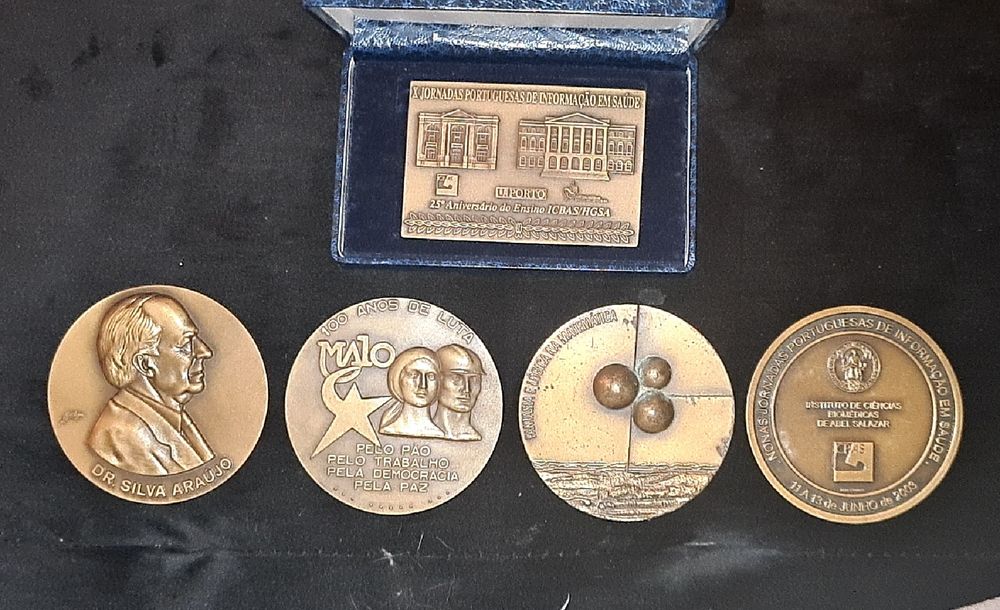 Medalhas comemorativas antigas em bronze