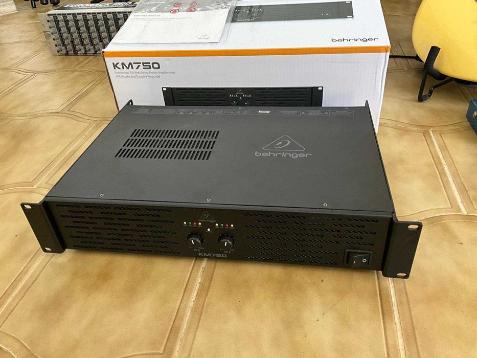 Amplificador de potência estéreo Behringer KM750 — excelente estado