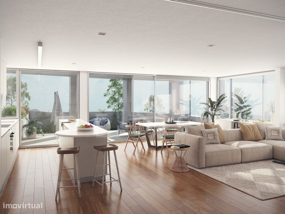 Apartamento T3 com varanda, junto ao Parque da Cidade, Porto