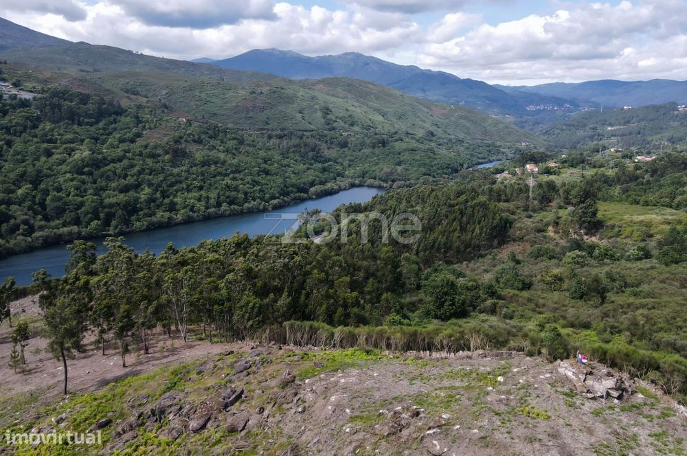 Terreno com 7.7 ha e três ruínas em Britelo, Ponte da Barca