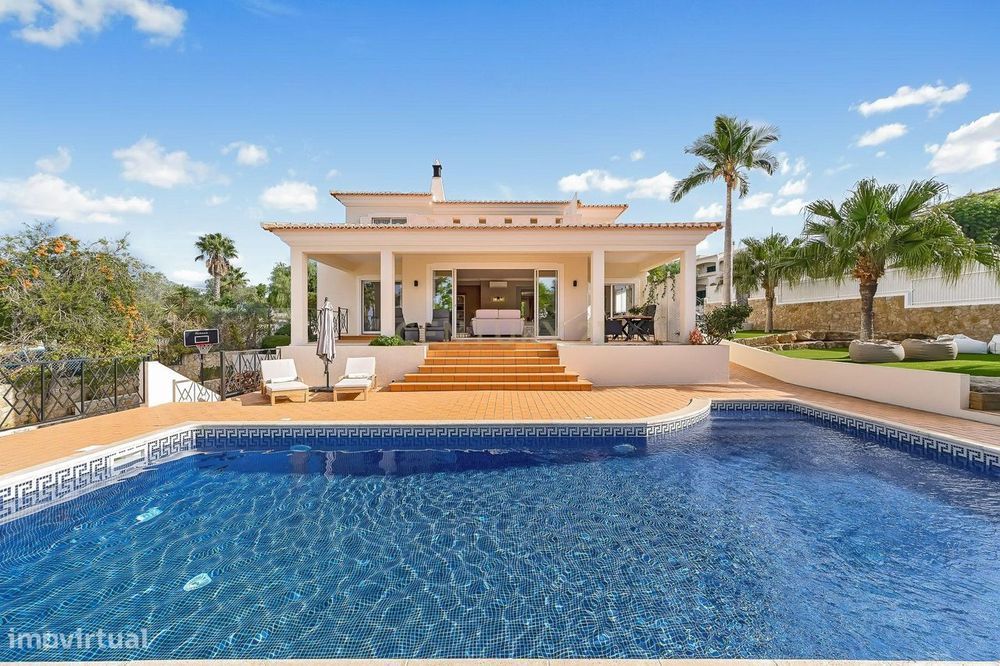 Moradia T4 em Ferragudo com Piscina aquecida, Bar e lounge exterior -