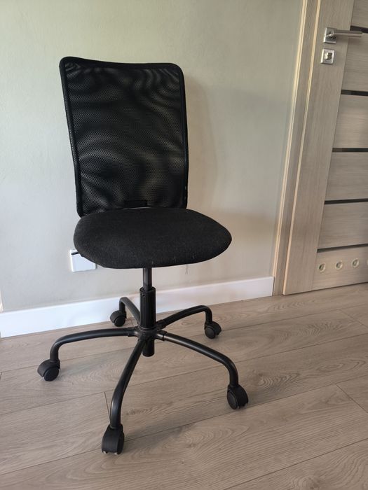 Krzesło obrotowe czarne