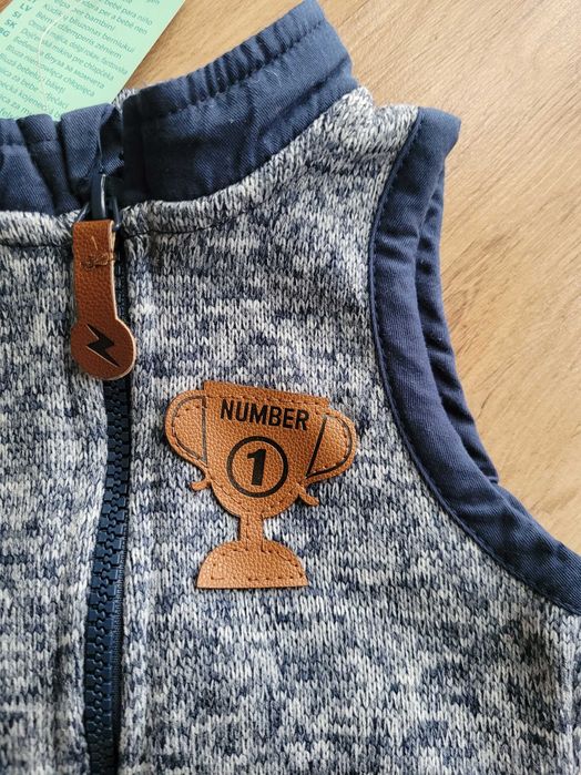 Komplet (nowy) chłopięcy 74 6-9 jeansy bluzka kamizelka 3pak 3szt
