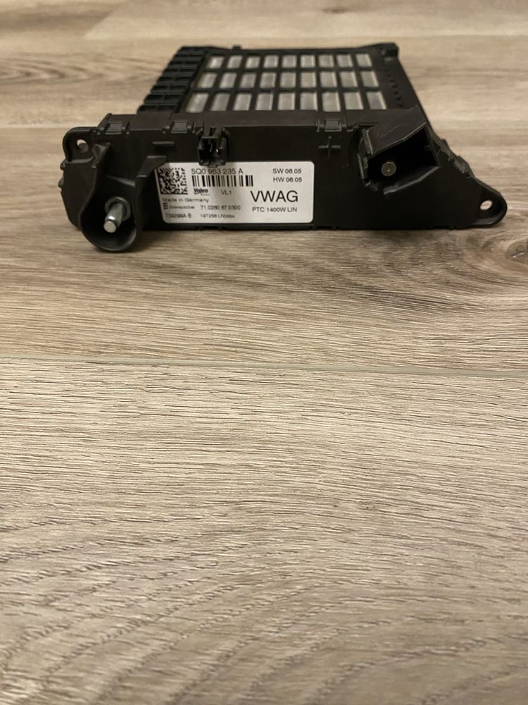 Продам нагріваючий елемент опаленя на WAG 5Q963235A новий