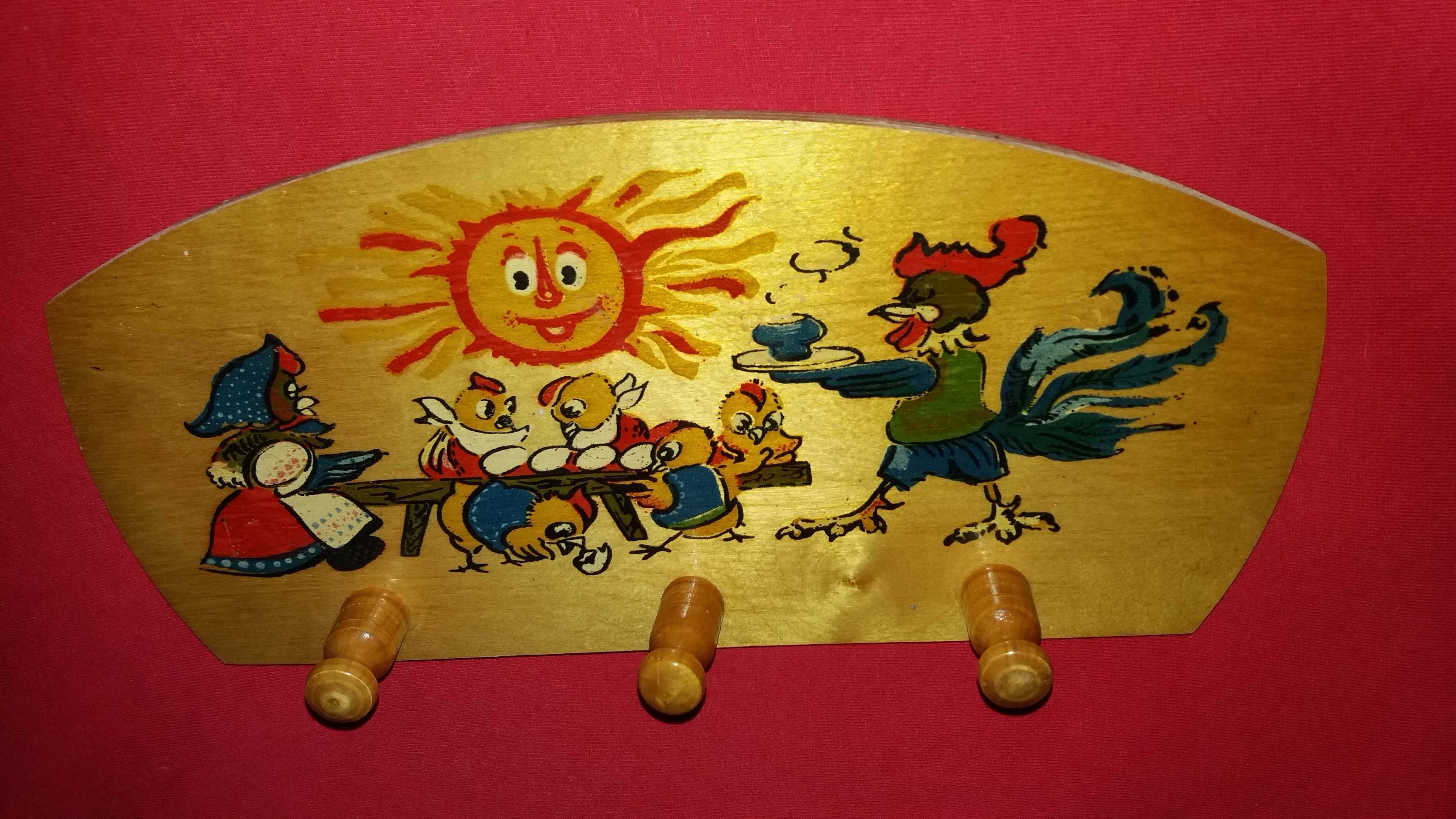 Продам детскую полочку вешалку.