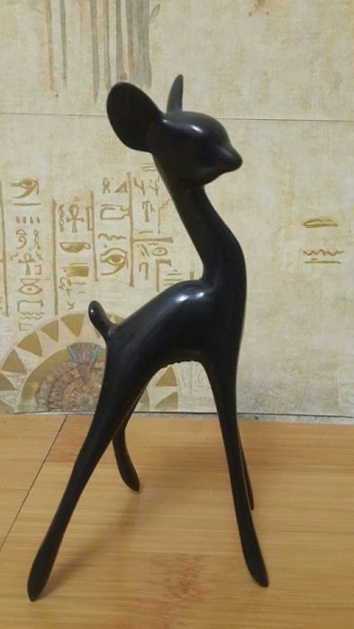 Фігурки з колкого пластику та мармуру