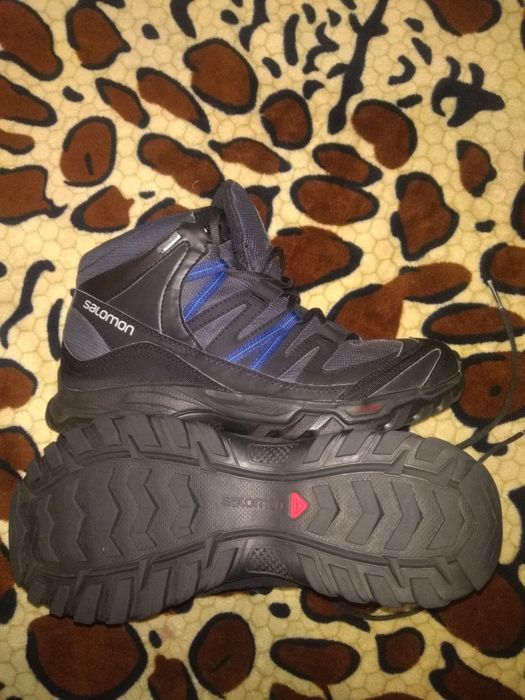 Продам чоловічу обувь Salmon