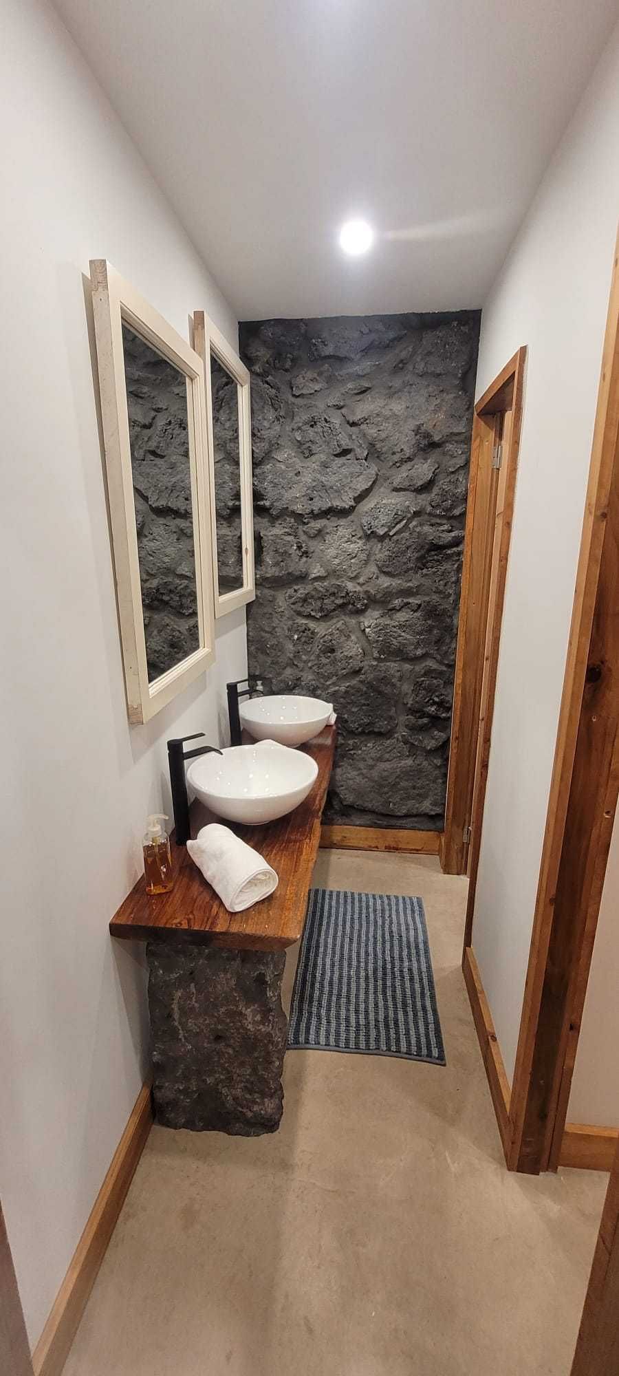 Moradia Charme São Jorge Urzelina T2 + Loja
