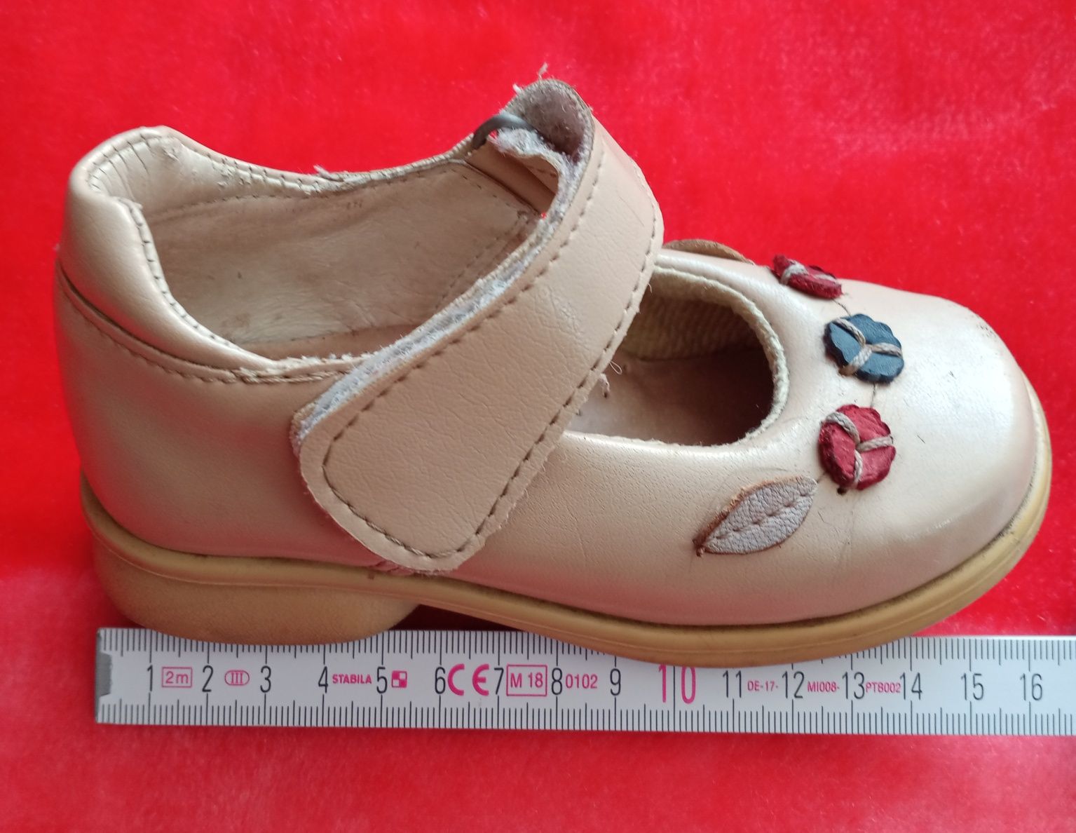 Buty dziecięce ze skóry naturalnej z profilowaną wkładką dla dziewczyn