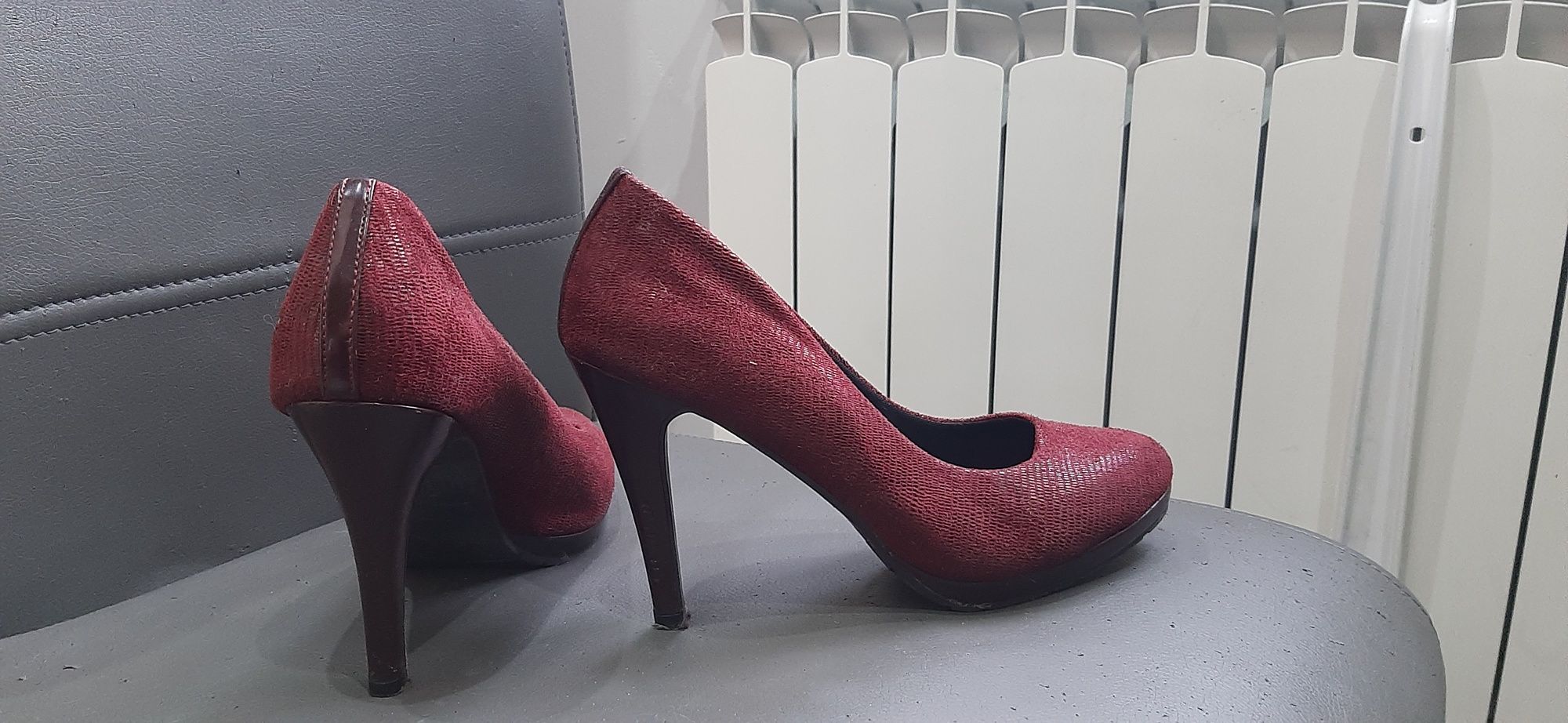 Buty obcasy bordo 38 .