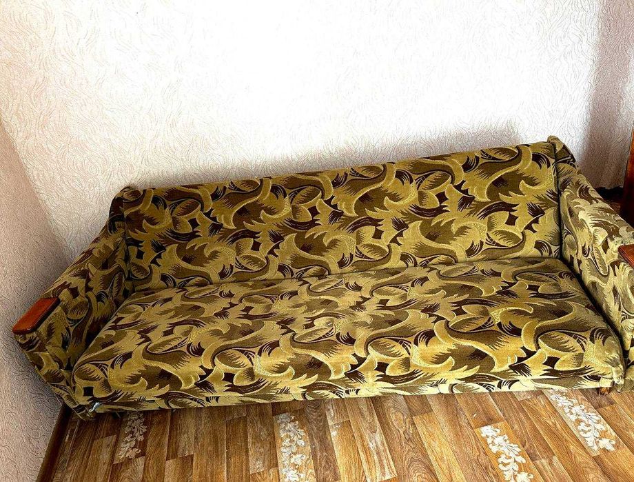 Диван в гарному стані