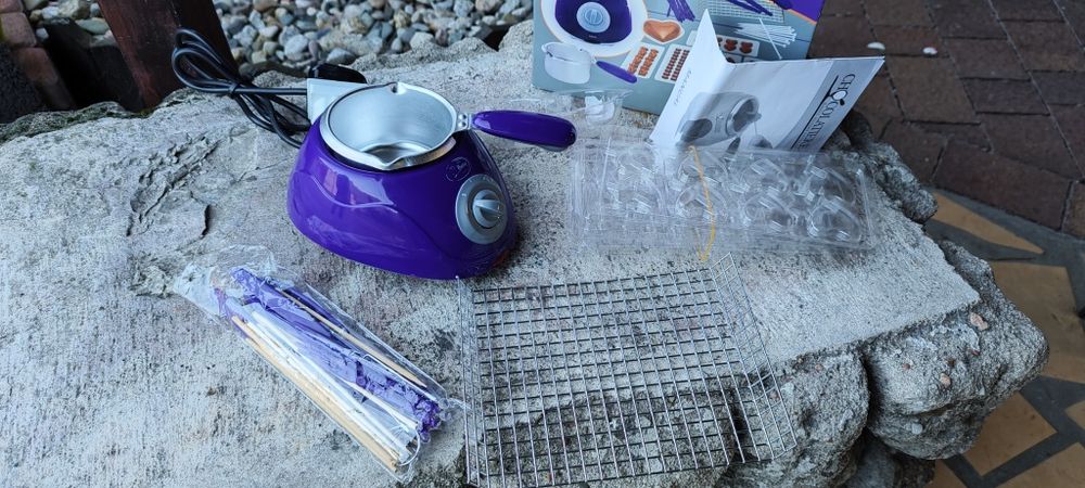 Elektryczny podgrzewacz do czekolady+akcesoria i foremki