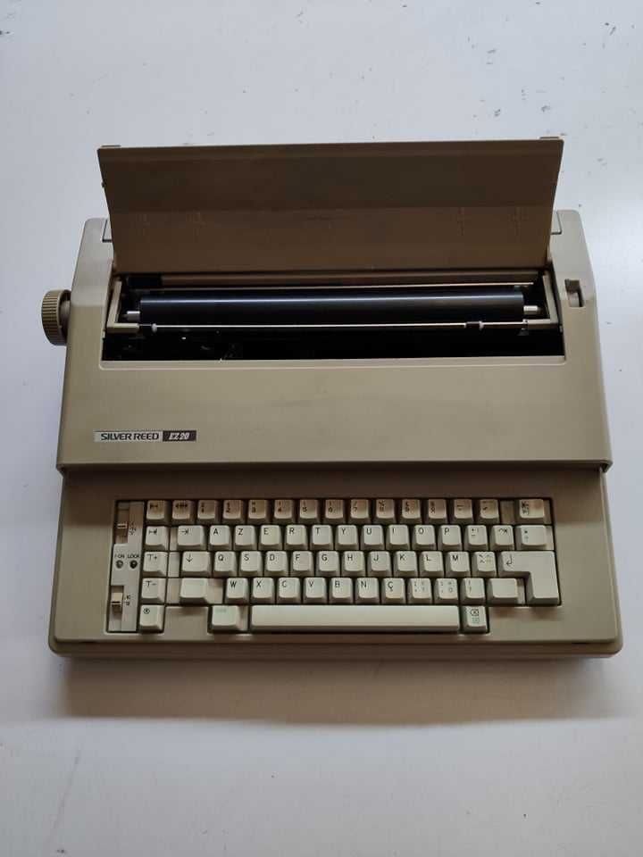 Máquina de escrever elétrica