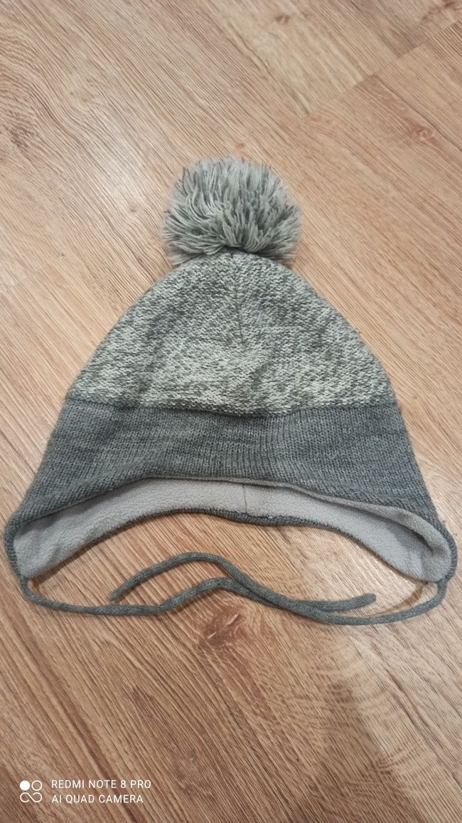 Czapka zimowa H&M szara chłopięca wiązana z pomponem r. 74/80