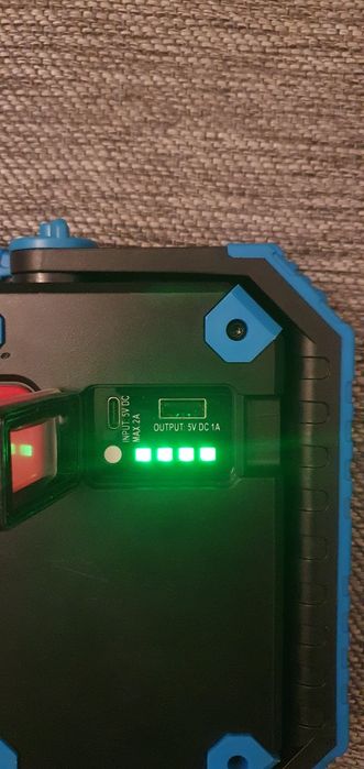 Lampa przenośna wodoodporna halogen latarka na kemping do auta warszta
