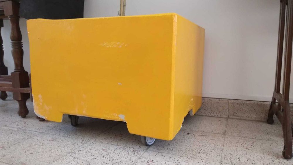 Vasos em betâo com rodas, feitos de tanque lavar roupa antigo