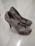 Buty w panterkę na obcasie rozm 35