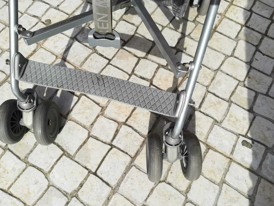 Carrinho bengala Maclaren Volo, leve, como novo