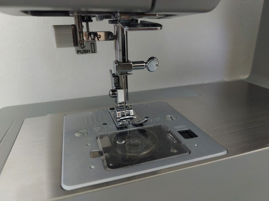 Máquina de Costura Profissional SINGER HD4423  Embalada, com nota fis