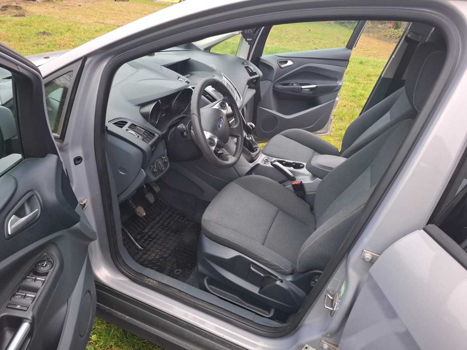 samochód osobowy Ford C-MAX