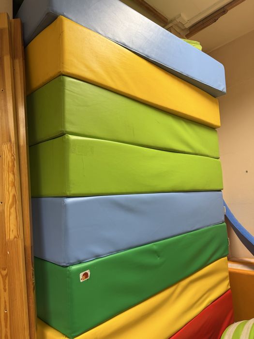 Wyposażenie dla żłobkow - używane meble, materace, zabawki itp.