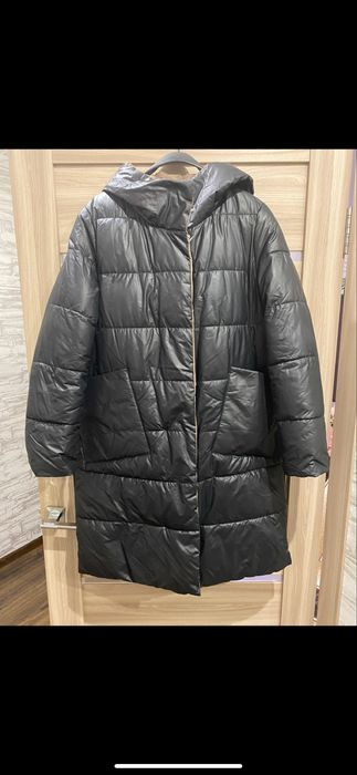 Чорний зимовий пуховик