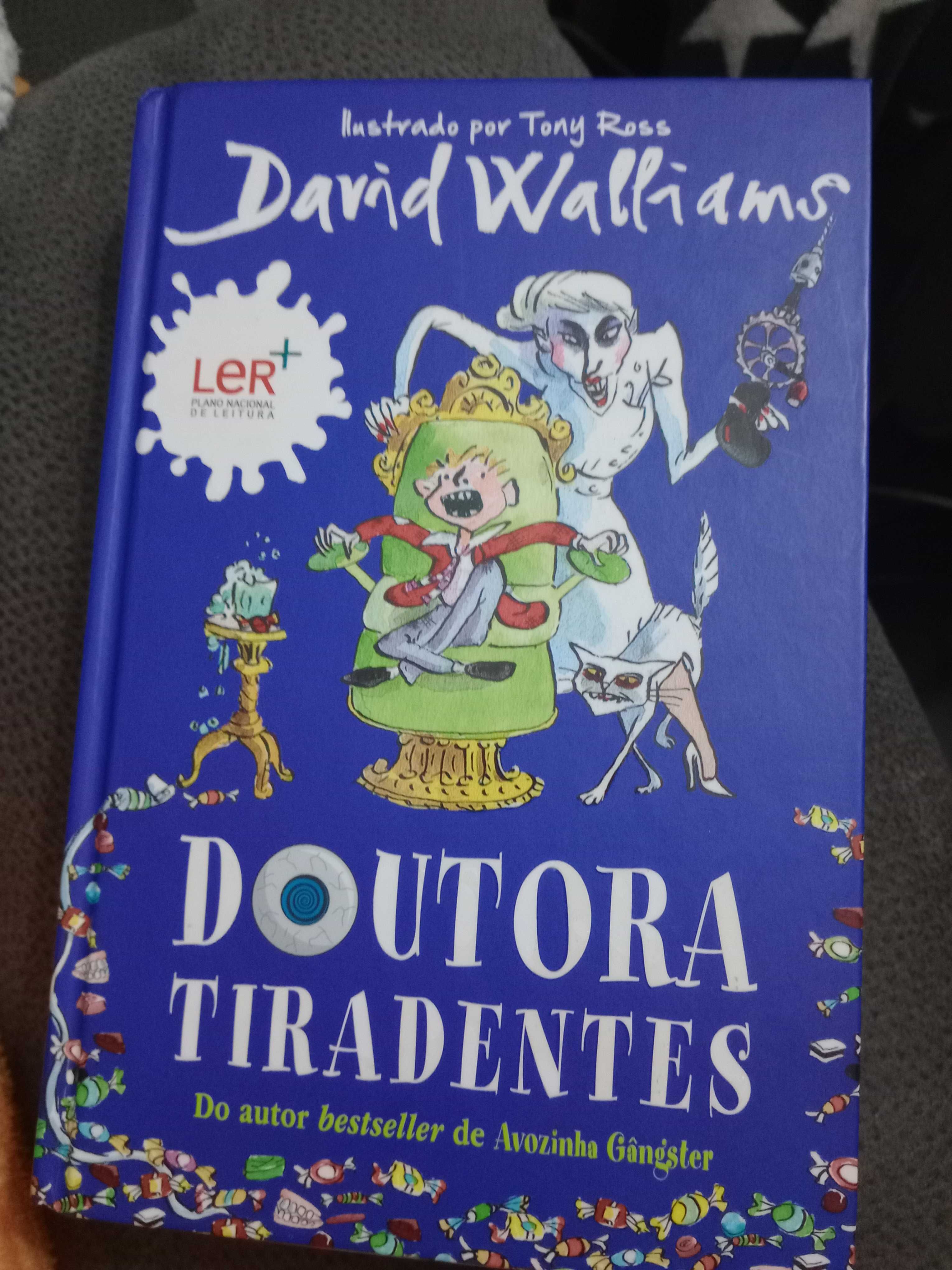 Livro "Doutora Tiradentes- David Walliams