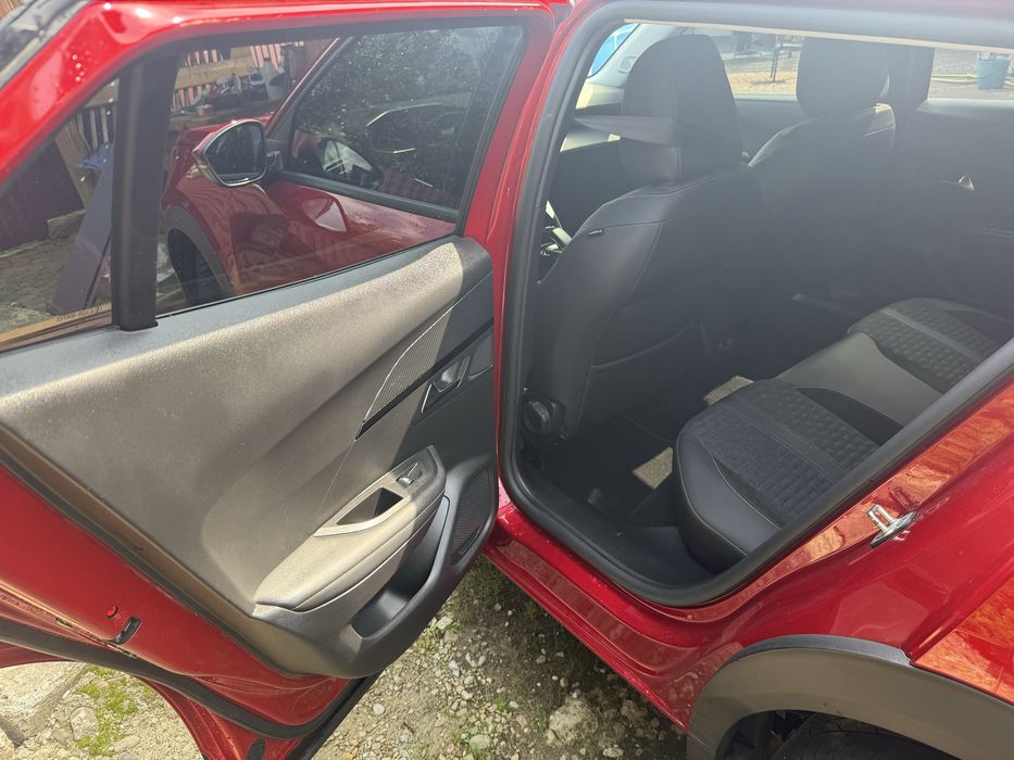 Peugeot E2008 Електро 300 км