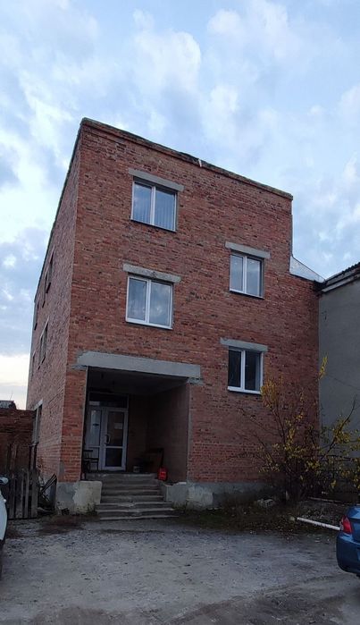 Продам административно - производственное здание 3 этажа на Морозова