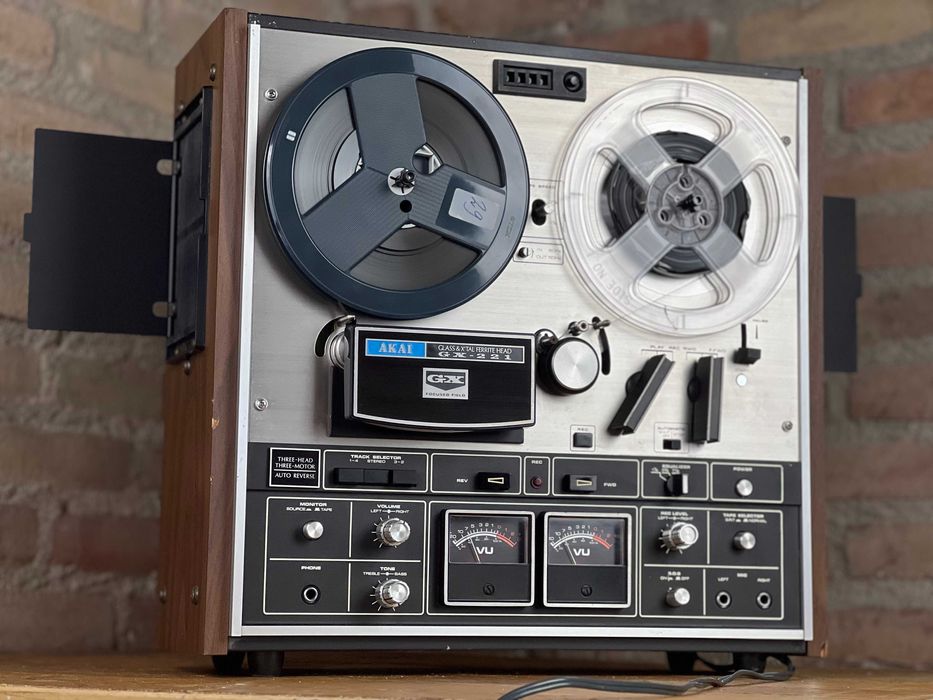 Magnetofon szpulowy Akai GX 221 srebrny