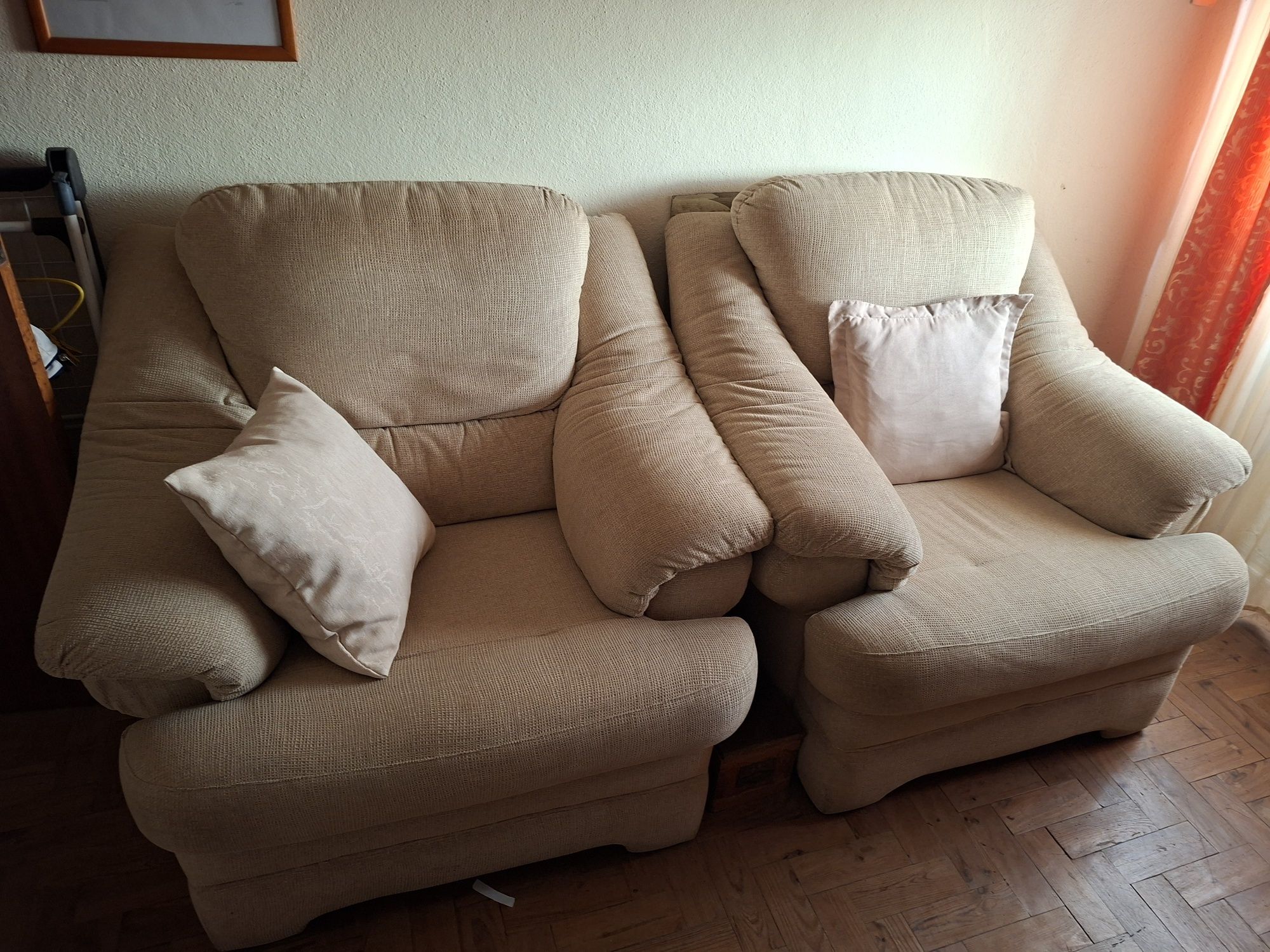 2 sofas individuais