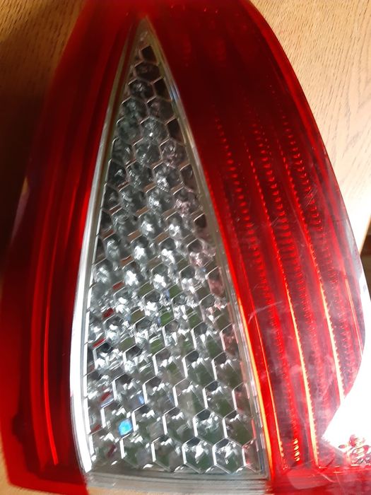 Ford Mondeo MK4  Lampa tylna prawa hatchback
