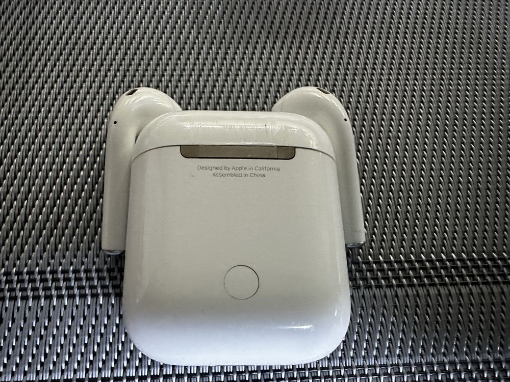 Оригінальні бездротові навушники Apple AirPods 2 (A2031)