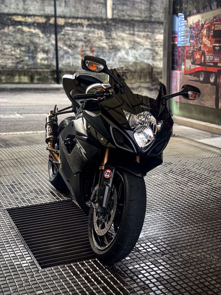 Suzuki gsxr 1000 k6 vendo ou troco