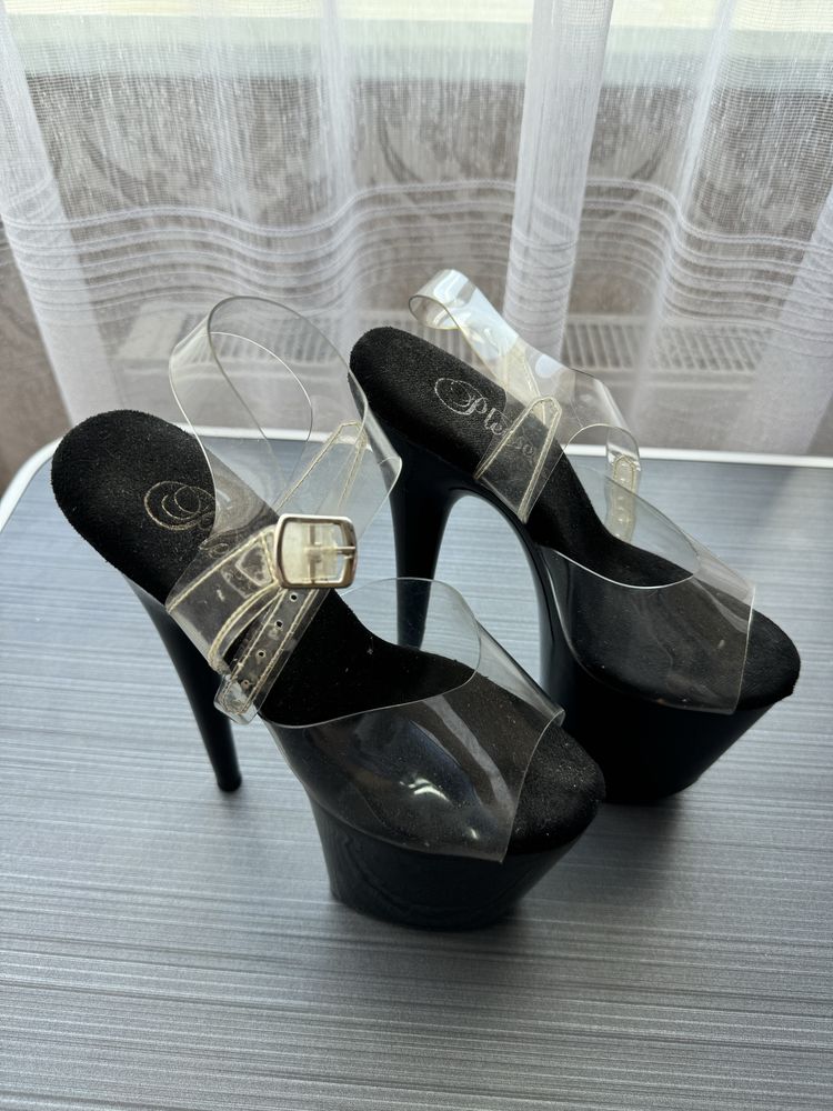 Стріпи трійки Pleaser босоніжки