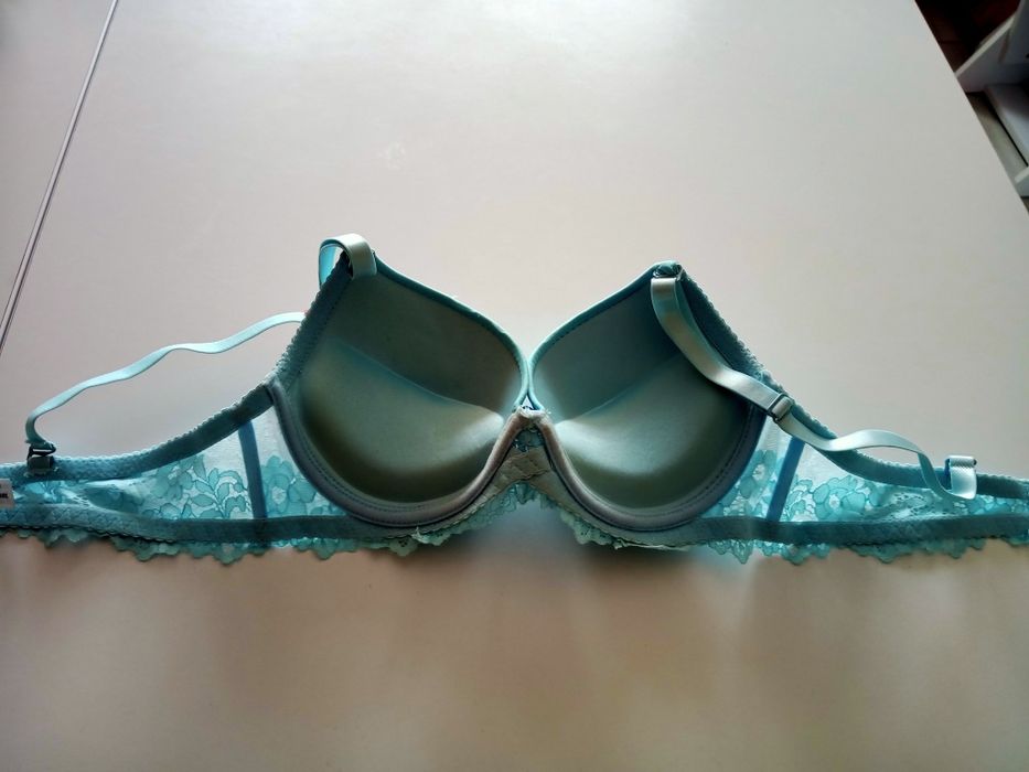 Бюстгальтер з пуш-апом