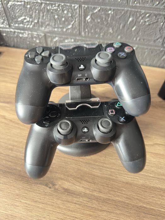 Продам PS4 Pro 1ТВ