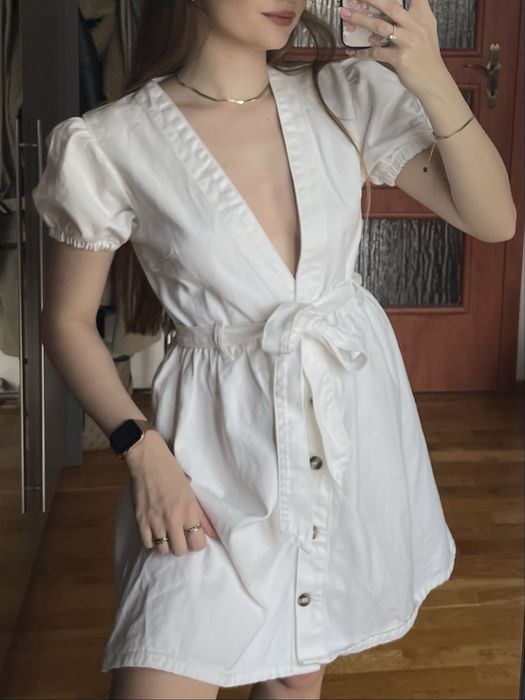 Biała sukienka jeansowa Boohoo