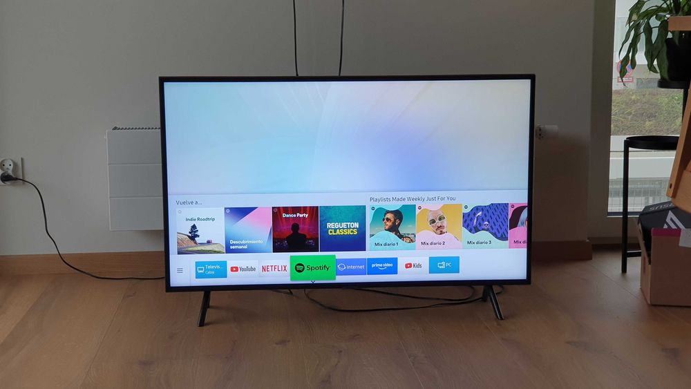 Telewizor Samsung Smart TV UHD 43" WIFI, Netflix, HBO (UE43RU7102K)
