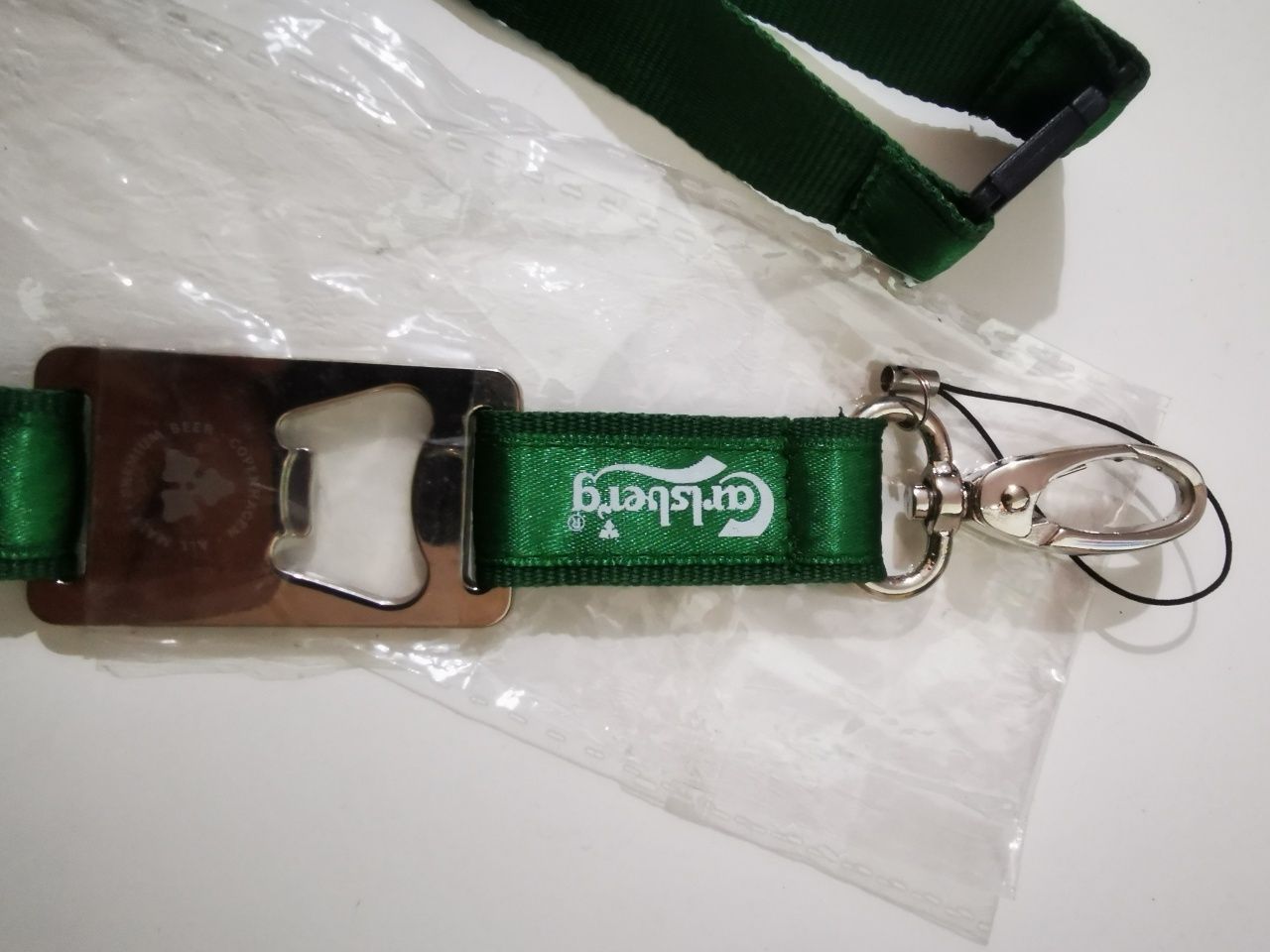 Fio porta chaves com abre carica Carlsberg