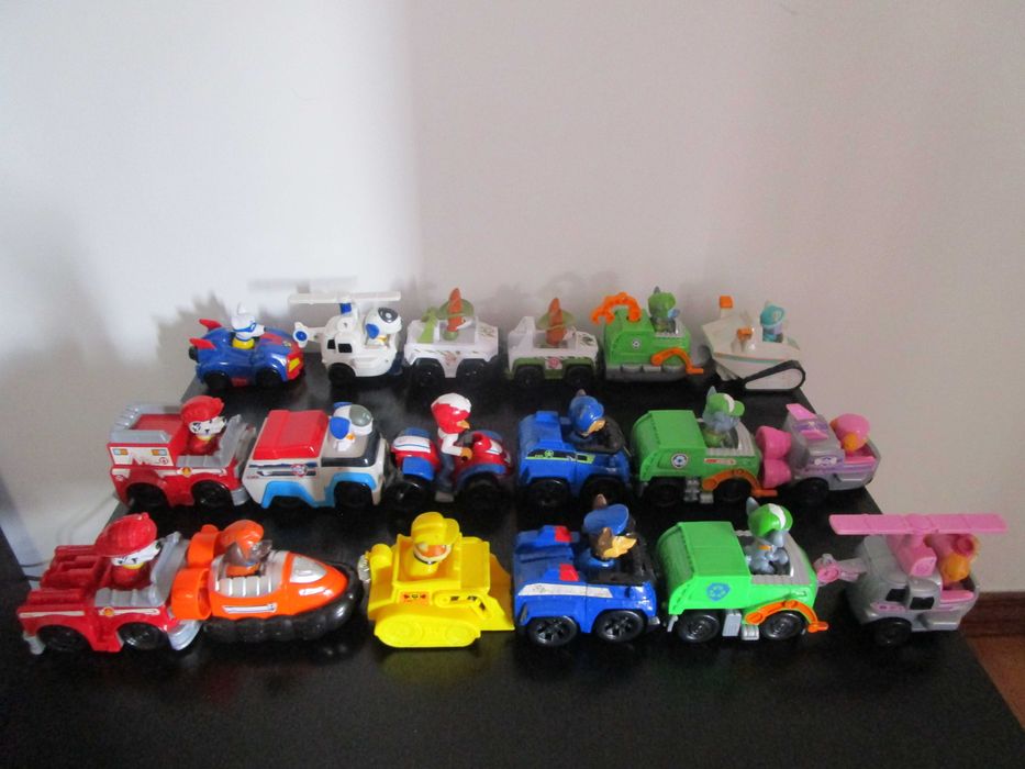 Caixa com 6 Carrinhos (Racers) Originais da Patrulha Pata.