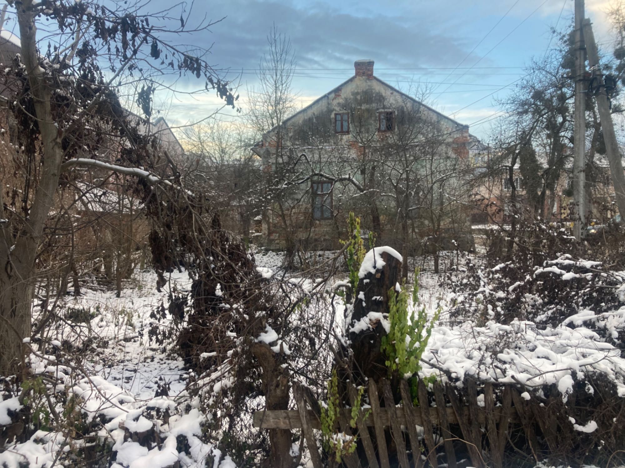 Продаж 1/2 будинку + приватизована земельна ділянка в центрі міста