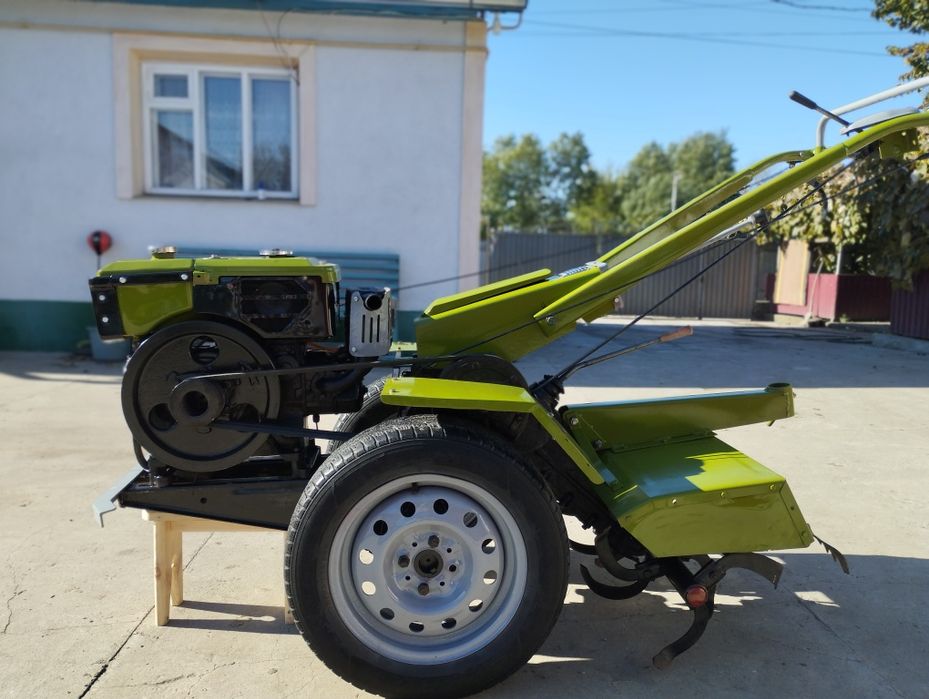 Продам мотоблок 8 кс