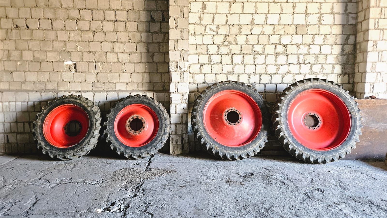 Koła wąskie komplet  Fendt, Claas, Case, John Deere, valtra, New Holla