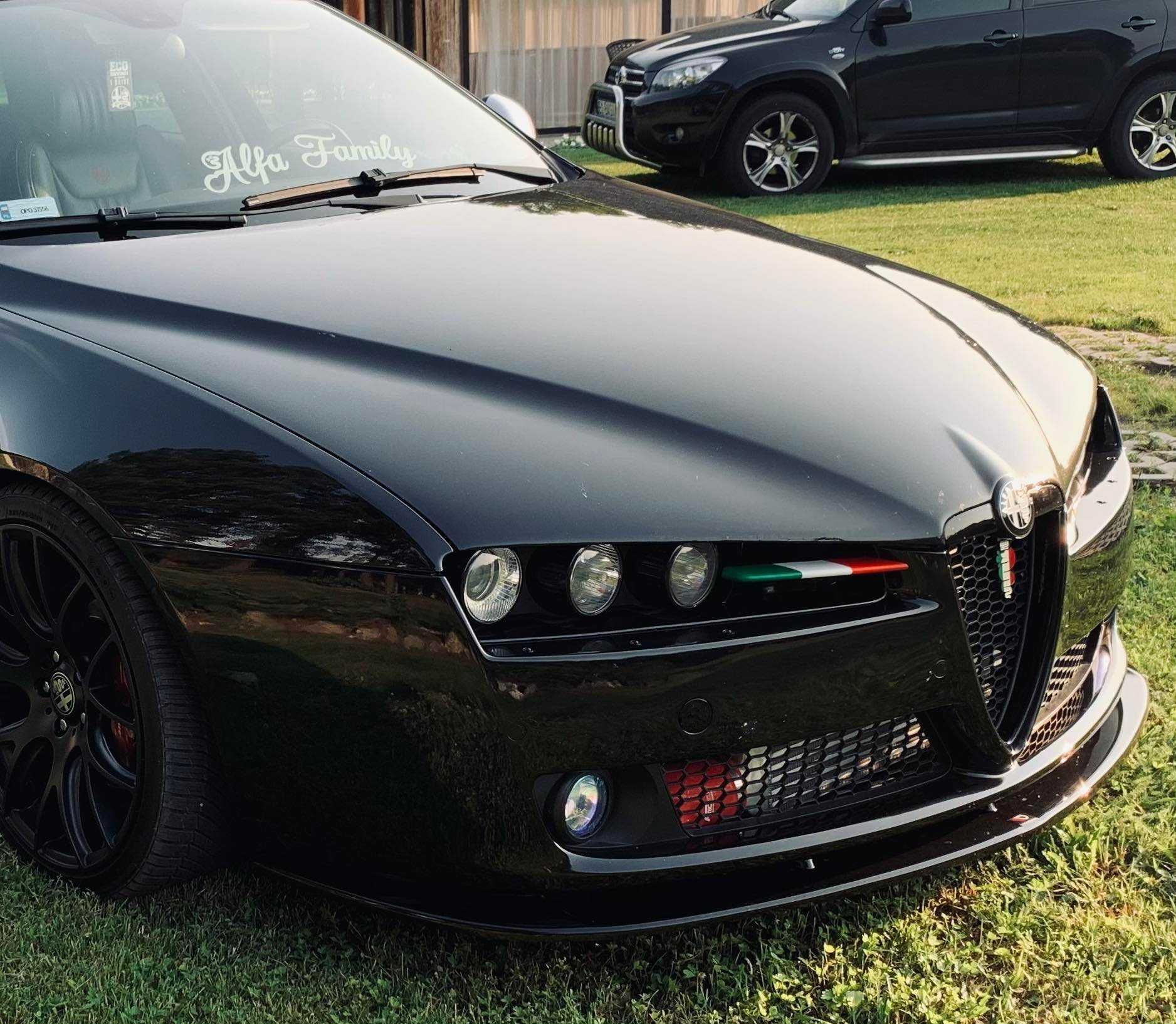 Włoska lub czarna Strzałka/Listwa ozdobna do Alfa Romeo 159. (Druk 3D)