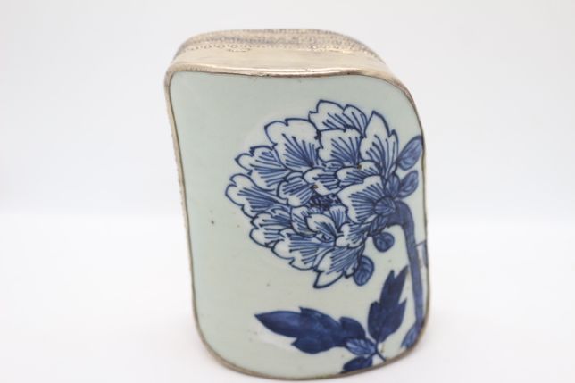 Caixa em Porcelana e Prata Chinesa Azul e Branco Desenho Flor Lotus XI