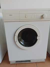 Máquina de secar roupa