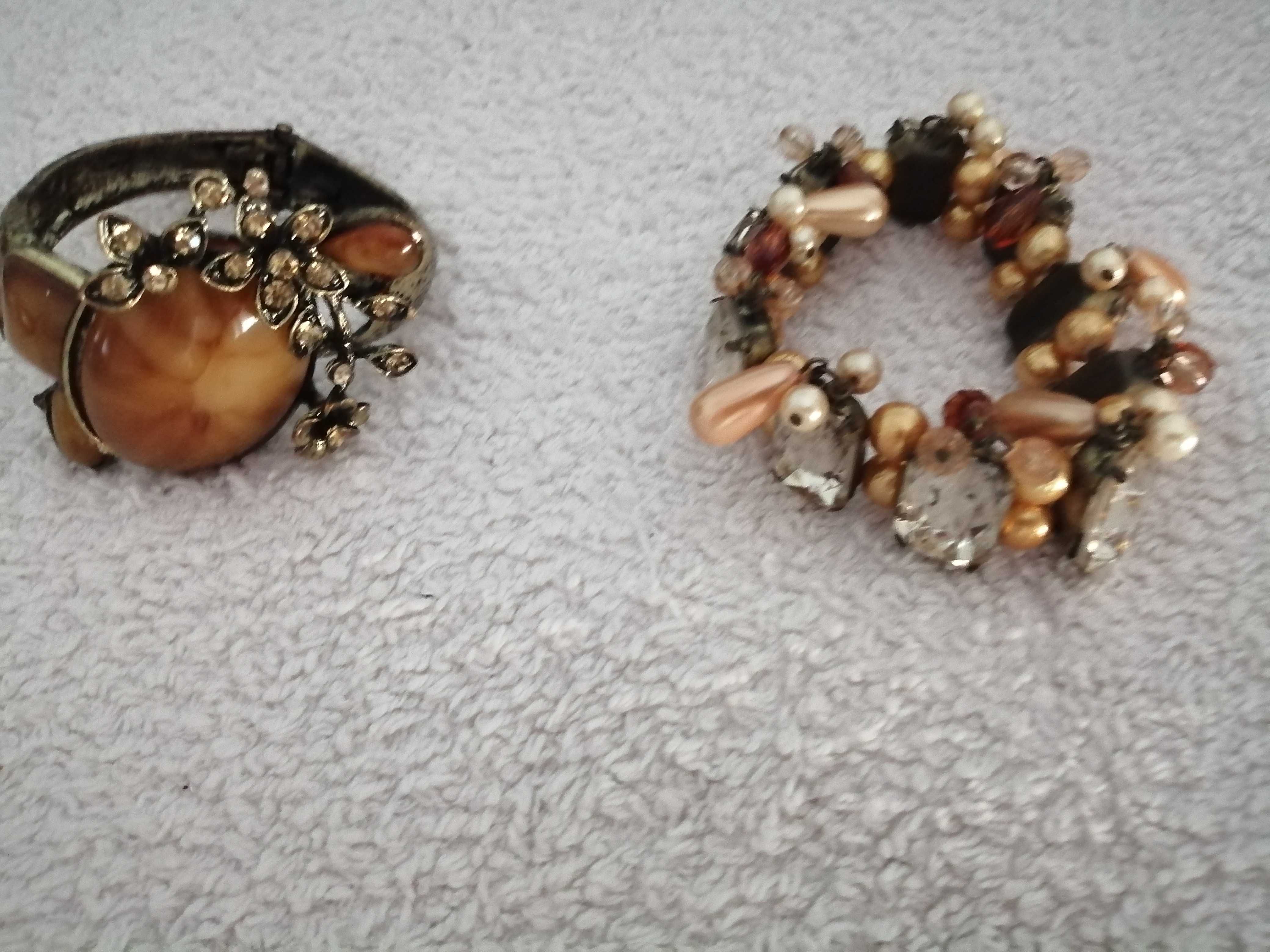 Colares e pulseiras